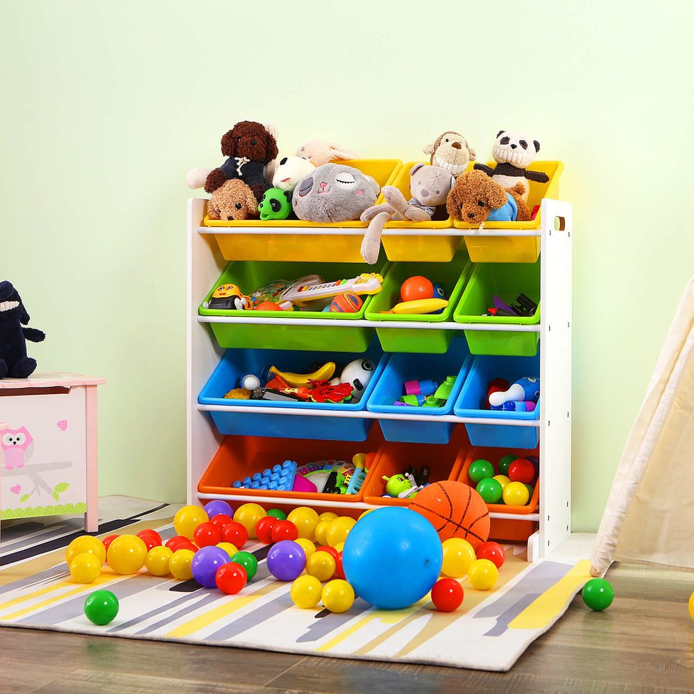Kinderzimmerregal mit bunten Kisten