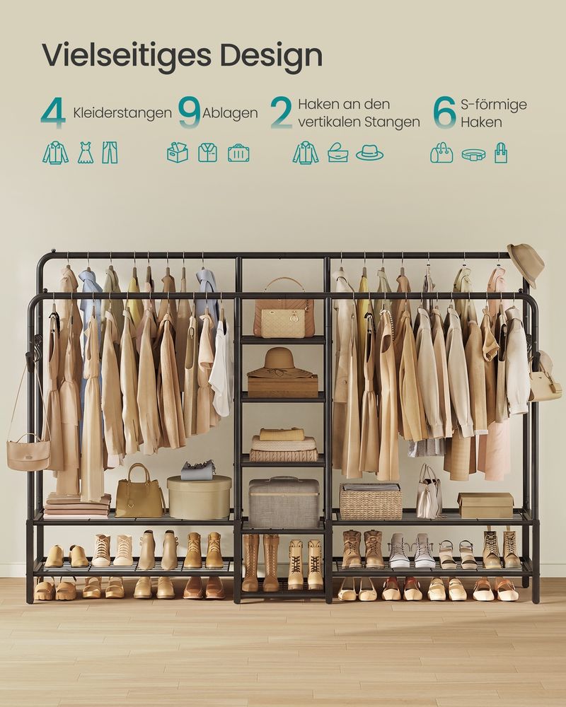 Offener Kleiderschrank mit Metallrahmen und mehreren Ebenen