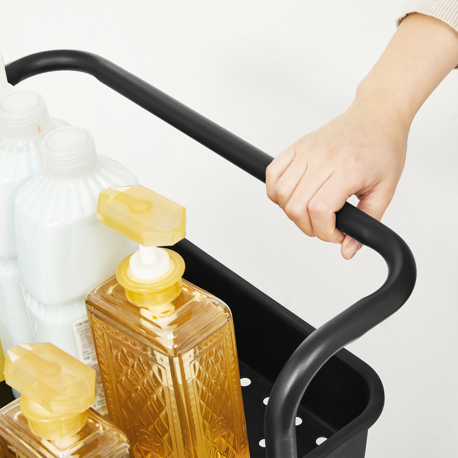 Vežimėlis su įvairiais daiktais