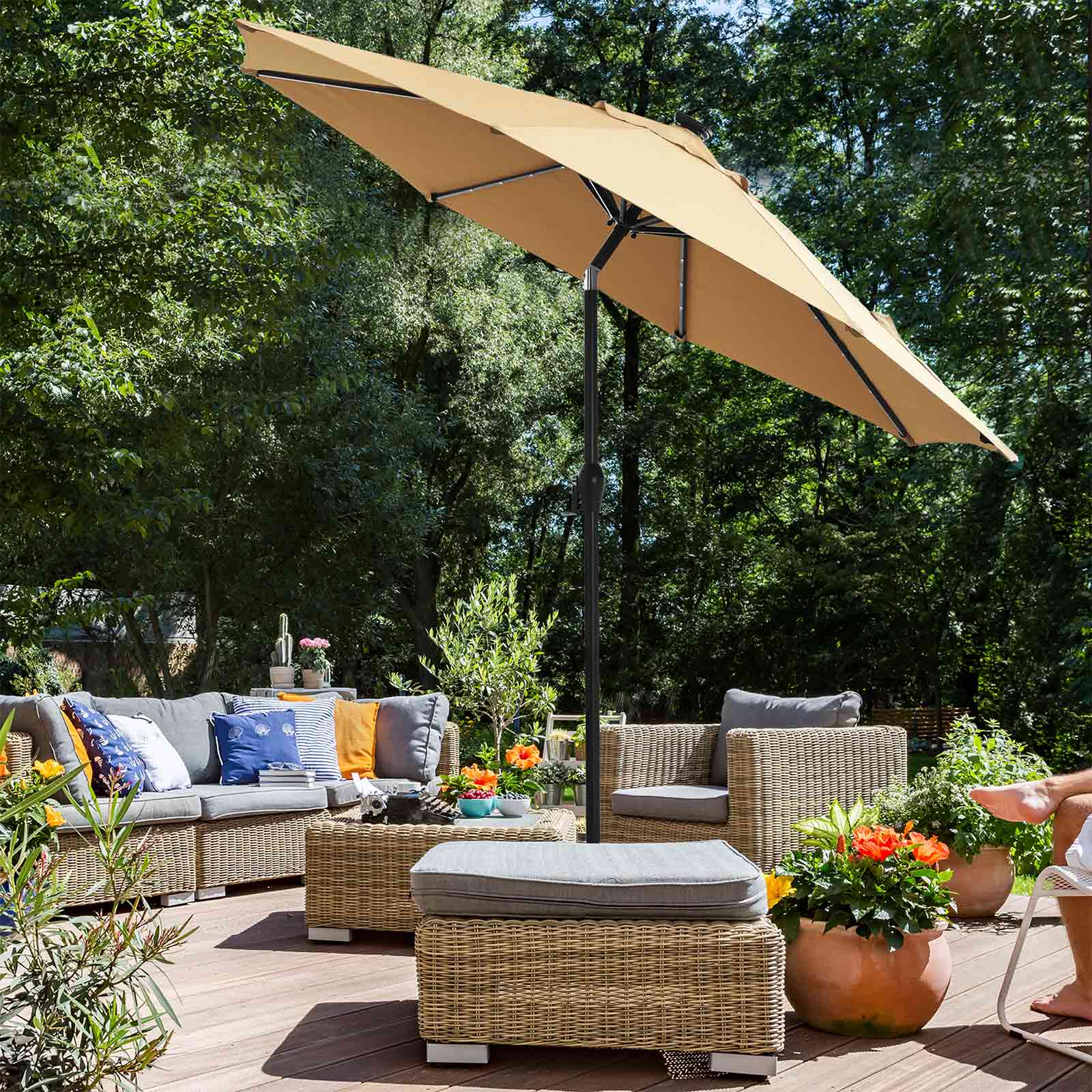 SONGMICS Sonnenschirm mit LEDSolarBeleuchtung, Gartenschirm Ø 270 cm