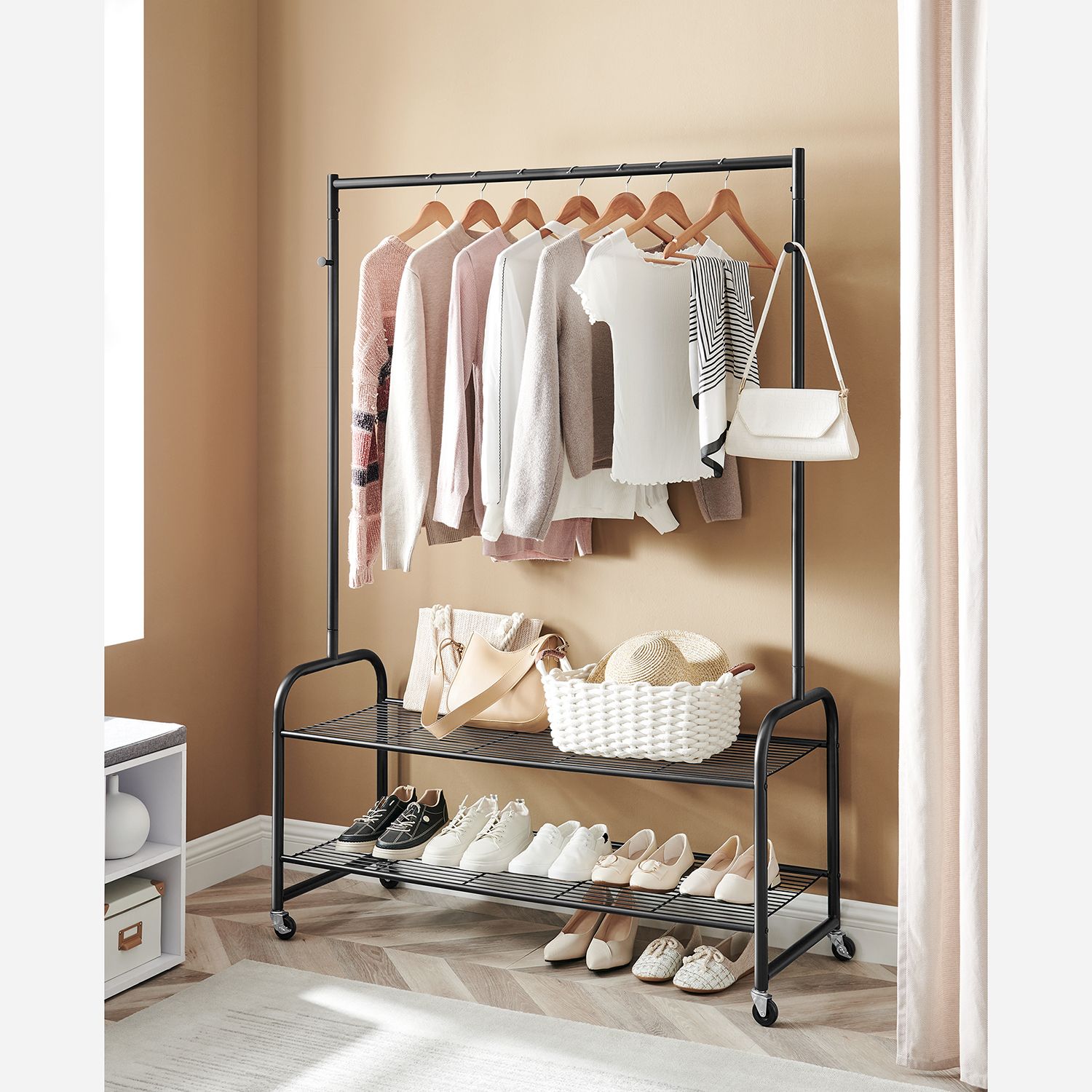 Drabužių stovas su batų laikikliu