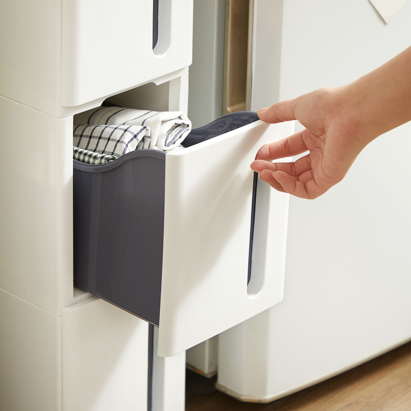 Nišinė lentyna su ratukais