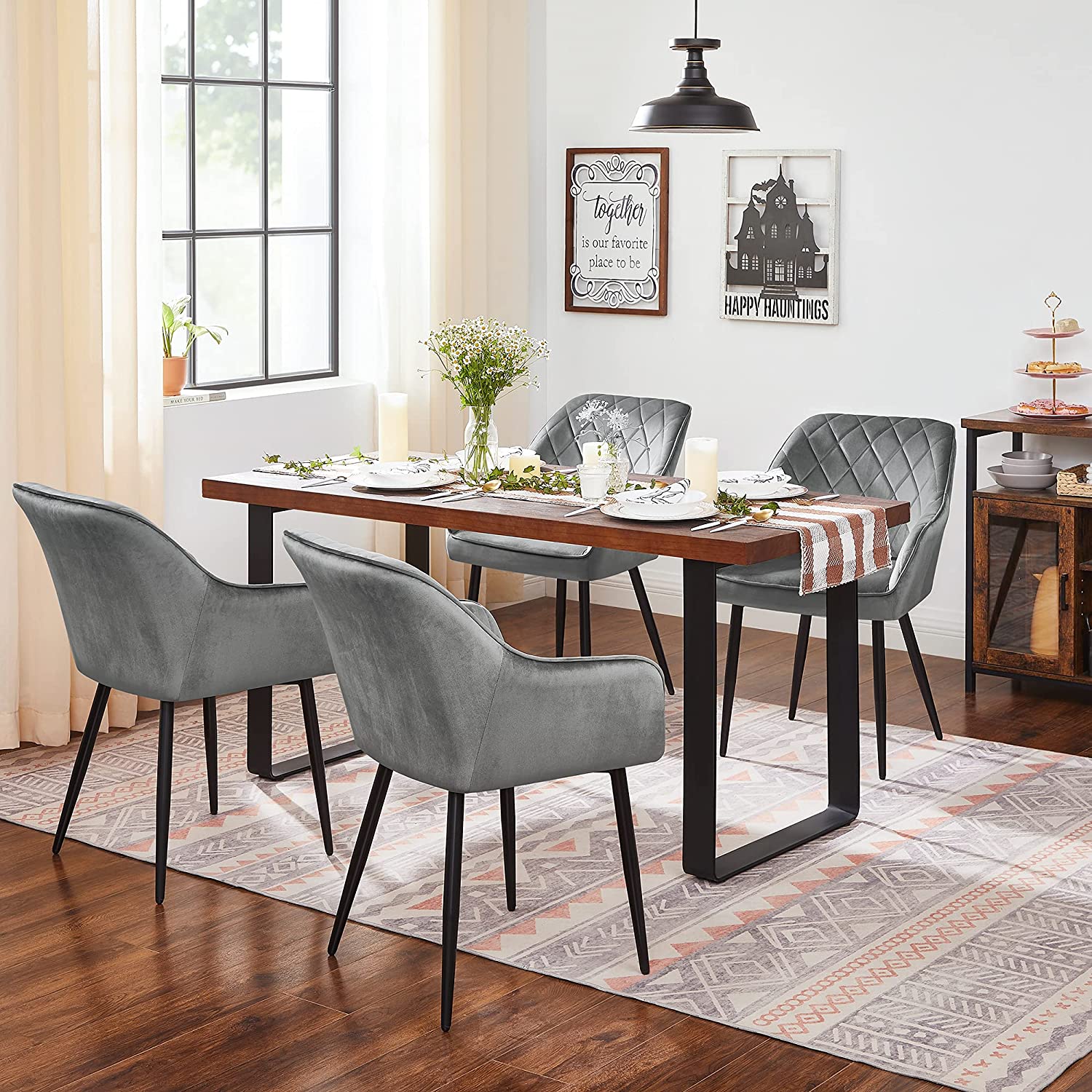 Valgomojo kėdė šviesiai pilka