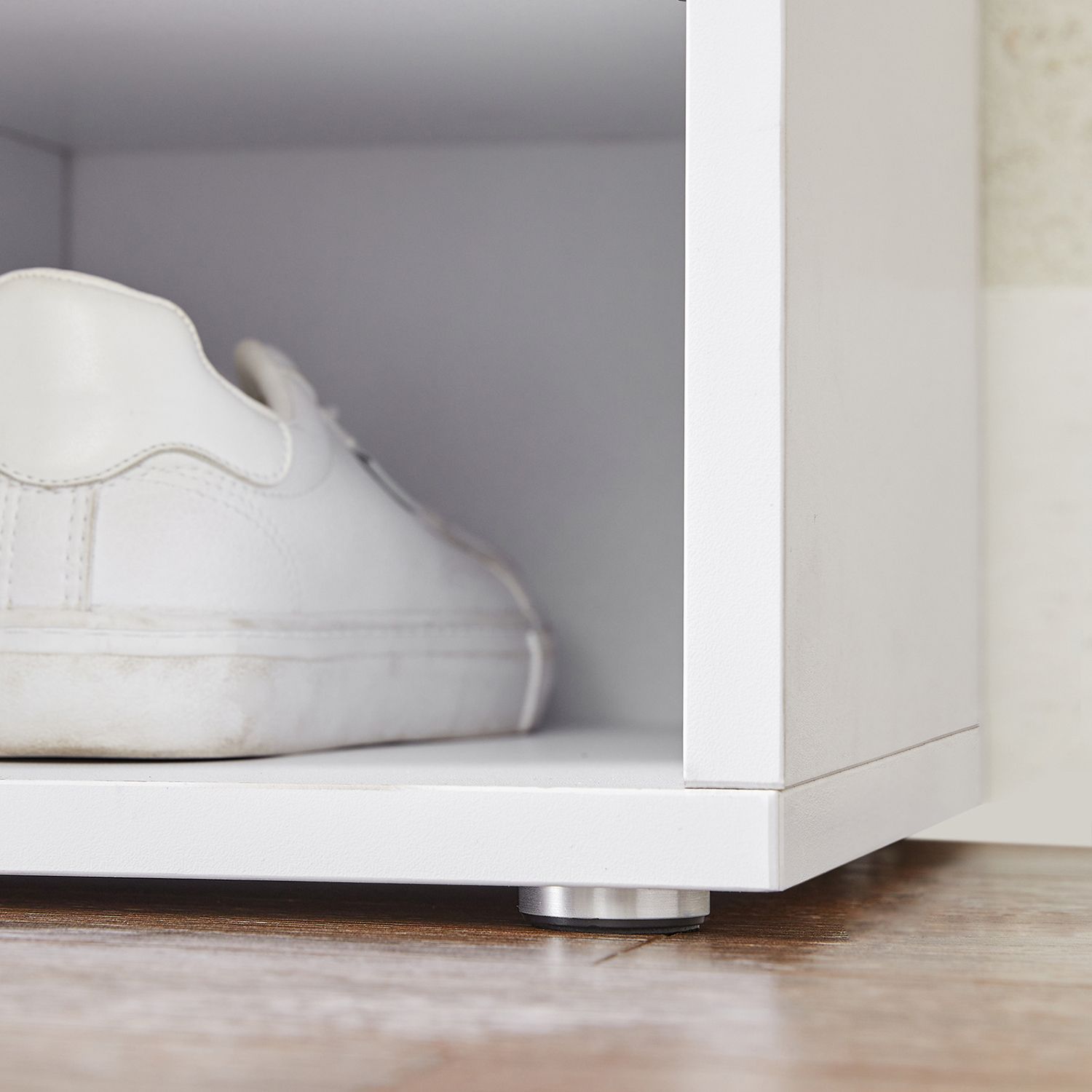 Batų suolas su 15 skyrių