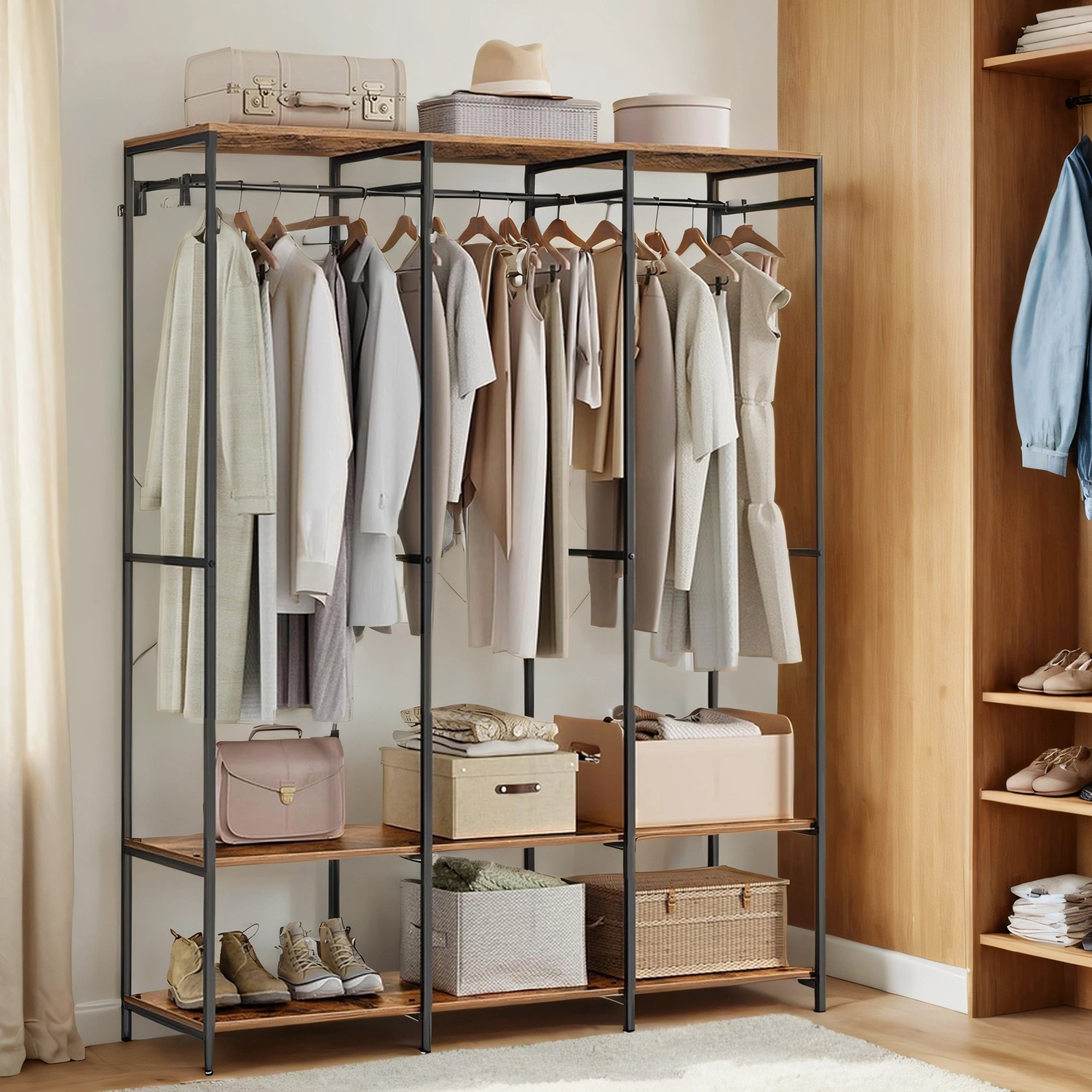 Kleiderschrank offen, Kleiderständer, Garderobe mit Kleiderstange